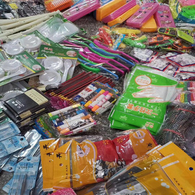 2元百貨店與義烏小商品批發 夜市地攤的日用貨源新趨勢